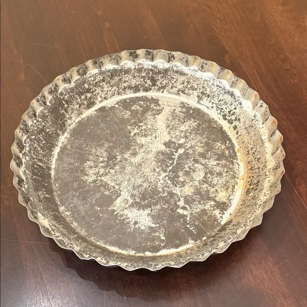 Vintage Wear-Ever fluted aluminum pie pan